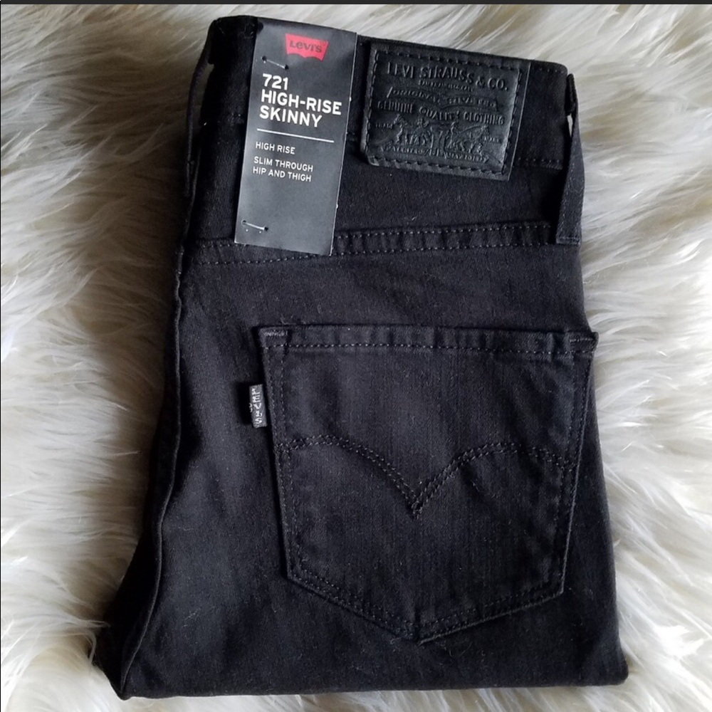 Black Levi’s High Rise